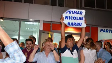 Victorie cu cântec în Giurgiu. Câștigătorul Nicolae Barbu a sărbătorit în stradă, alături de susținători (VIDEO)