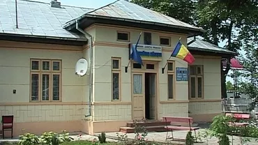 Gorj: Drum blocat trei zile de o cununie civilă din cauza unui cort, amplasat în mijlocul drumului