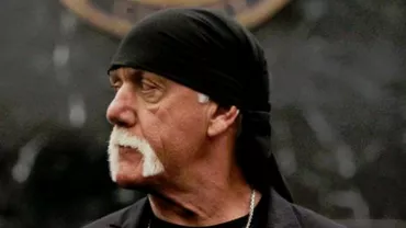 Un material cu fostul wrestler Hulk Hogan în ipostaze intime a băgat o publicație în faliment