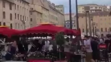 În timp ce ultrașii se băteau lângă el, un fan a făcut un gest memorabil (VIDEO)