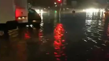 Haos pe străzile din Craiova după o ploaie torențială care a durat două ore (VIDEO)
