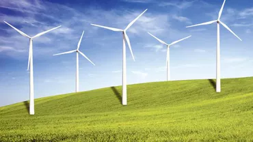 Situație incredibilă: Turbinele eoliene consumă energie, în loc să producă. România importă curent