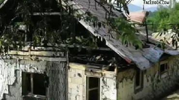 Ca în filmele cu gangsteri: Un fost candidat la locale, din Bistriţa-Năsăud, a fost arestat după ce și-a dat foc la casă (VIDEO)