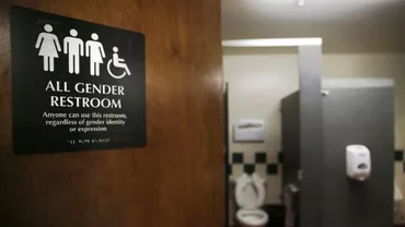 Introducerea toaletelor unisex, criticată pentru nerespectarea dreptului la intimitate