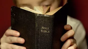 Nici pe vremea comunismului nu se întâmpla așa ceva. Un elev din California, reclamat pentru că avea la el versete din Biblie