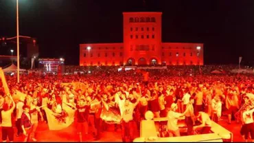 „Sărbătorim visul pe care l-am realizat în această seară”. Bucurie de nedescris pe străzile din Albania după prima victorie din istorie într-o competiție internațională (VIDEO+FOTO)
