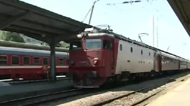 Un tren care circula pe ruta Constanța - București s-a oprit din cauza unei defecțiuni. Acesta va avea întârziere de peste o oră (VIDEO)