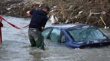 MAI: Două persoane au murit din cauza furtunilor puternice