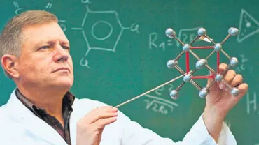 Tovarășul profesor Iohannis, comandant instructor de pionieri: Actualul președinte s-a ocupat înainte de Revoluție și de pregătirea tinerilor pentru “apărarea patriei”