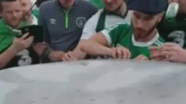 "Opriți turneul, dați-le trofeul și învățați de la ei": Fanii irlandezi fac iar senzație (VIDEO)