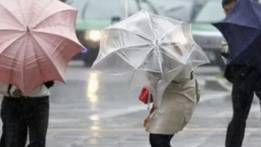 Revin furtunile: Meteorologii au emis un cod galben valabil pentru 28 de județe (VIDEO)