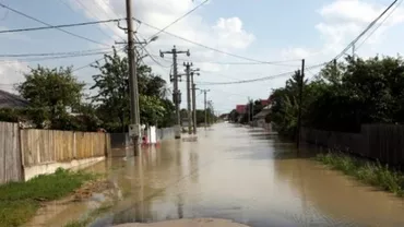 Inundațiile au făcut ravagii în țară. Oameni evacuați și zeci de gospodării inundate (VIDEO)