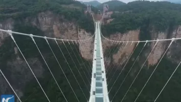 Cel mai lung pod din sticlă a făcut față testului de rezistență. Ce a presupus acesta (VIDEO)