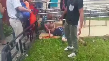 Incident dramatic în Iași! Unui bărbat i s-a făcut rău și a căzut cu capul de gresia de la Pașapoarte (VIDEO)