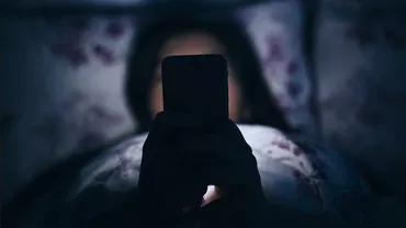 Folosirea gadgeturile electronice înainte de culcare poate duce la tulburări de vedere