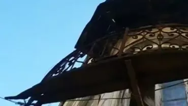 Incident șocant în centrul Constanței: Un bărbat a fost rănit grav după ce s-a prăbușit cu tot cu balconul casei sale (VIDEO)