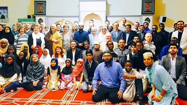 Adevăratele idealuri islamice: Un grup de musulmani a sărbătorit Ramadanul alături de o comunitate LGTB din Irlanda