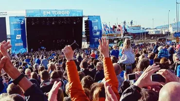 Primire regească a islandezilor: Jucătorii de la națională, întâmpinați cu urale de fani (VIDEO)