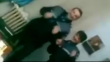 Petrecere în secția de poliție! Doi oameni ai legii și-au arătat talentele de dansatori (VIDEO)
