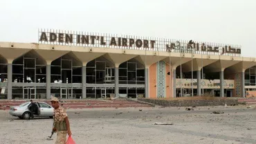 Mai mulți militanți au confiscat sediul garnizoanei militare din Aden, cel puțin șapte soldați pierzându-și viața