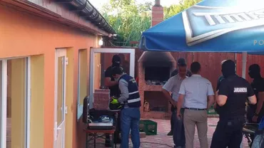 Timiş: Un bărbat furios s-a luat la harță cu mascații, în timpul unor percheziții care vizau contrabandiștii de țigări (FOTO, VIDEO)
