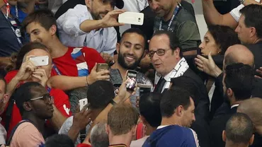 Imagini de colecție: Francois Hollande îl îmbrâncește pe președintele Federației Franceze de Fotbal la golul doi marcat de Griezmann (VIDEO)