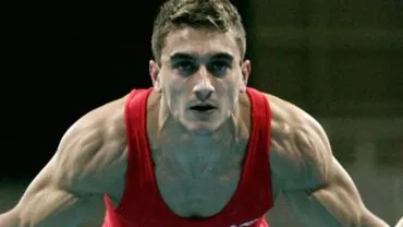 “Onoarea de a fi portdrapel revine celei care a câștigat medalii pentru România, nu celei care a câștigat cei mai mulți bani”. Marian Drăgulescu sare în apărarea Cătălinei Ponor în urma afirmațiilor Simonei Halep (VIDEO)