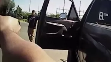 Imaginile în care poliția din Fresno împușcă mortal un tânăr neînarmat au fost făcute publice (VIDEO)