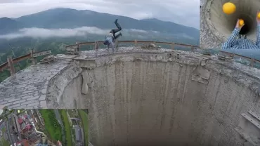 Jonglerii pe un turn de 180 de metri: Tânărul care nu știe ce înseamnă frica de înălțime (VIDEO)