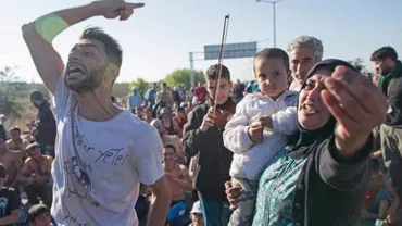 Ungaria: S-a lăsat cu scandal şi bătăi într-o tabără de refugiaţi. Peste 200 de imigranți, implicați, iar opt au ajuns la spital