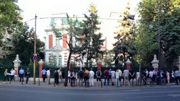Zeci de oameni au manifestat în faţa Ambasadei Turciei împotriva măsurilor represive luate de Erdogan. Jandarmii au împânzit zona (VIDEO)