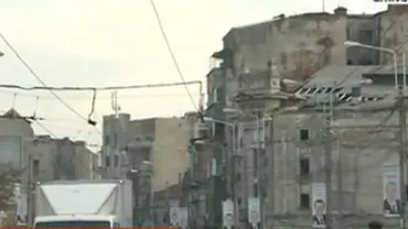 Cursuri ca în Evul Mediu: Sute de studenţi învață într-o clădire veche din anul 1862, încadrată în clasa de risc seismic I (VIDEO)