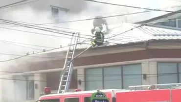 Incendiu puternic la un restaurant din sectorul 4, situat în apropierea unei benzinării. Cinci echipaje de pompieri au ajuns la fața locului