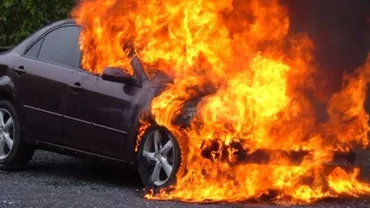 Moarte învăluită în mister! Un bărbat a fost găsit carbonizat, după ce mașina în care se afla a fost cuprinsă de flăcări
