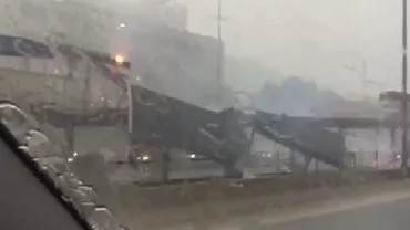 Imagini șocante în Chicago în timpul unei furtuni! Un tren a sărit de pe şine într-o avalanşă de scântei uriaşe (VIDEO)