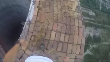 Un șofer de tir, pe turnul CET din Târgu-Jiu: „Când eşti în aşa locuri simţi că trăieşti cu adevărat. Când o să cad de undeva o să fiu direct mort” (VIDEO)