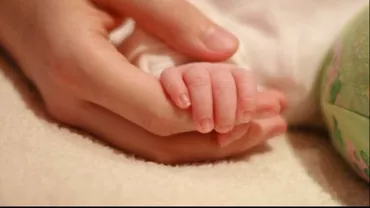 Gest inuman în județul Vaslui: O adolescentă de 14 ani, acuzată că vrea să își vândă copilul