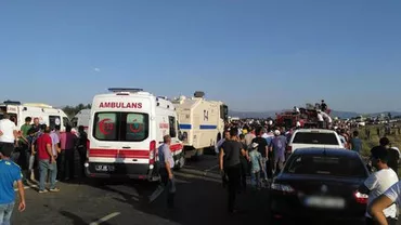 Atac cu maşină-capcană în Turcia: Un autobuz al poliţiei a fost ținta atentatului. Cinci poliţişti şi-au pierdut viaţa şi alţi 10 au fost răniţi (VIDEO)