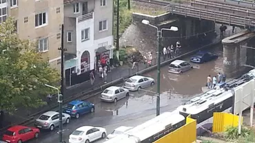 Furtunile însoţite de grindină au lovit în jumătate din ţară: Zeci de locuinţe şi drumuri au fost inundate (VIDEO)