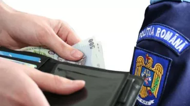 Polițiști care se fură între ei: Doi agenţi din Ilfov sunt suspectaţi că ar fi luat mita destinată unui coleg
