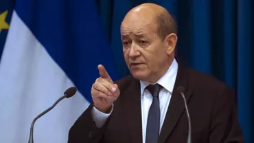 Ministrul francez al Apărării: "Suntem în stare de război. Trebuie să interzicem manifestaţiile dacă normele de securitate nu sunt respectate"