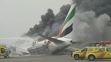 Un pompier a murit în timpul operațiunii de stingere a incendiului izbucnit după ce un avion a aterizat forțat pe aeroportul din Dubai