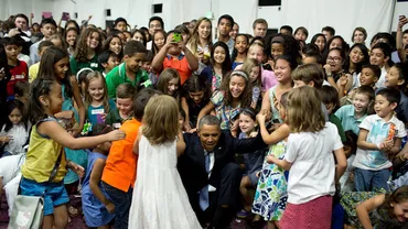 Obama și copiii, o poveste fără sfârșit... Cele mai amuzante imagini cu ”președintele copiilor” (GALERIE FOTO)