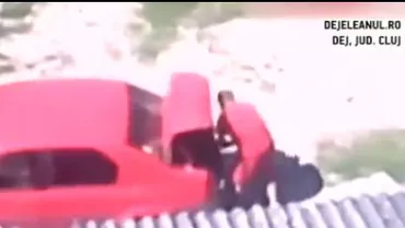 Cu bordurile în maşină. Unul din angajații unei firme, filmat când își umplea portbagajul (VIDEO)
