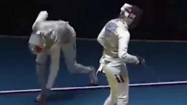 Moment amuzant la Rio: Unui sportiv îi cade telefonulul mobil din buzunar în timpul competiției (VIDEO)