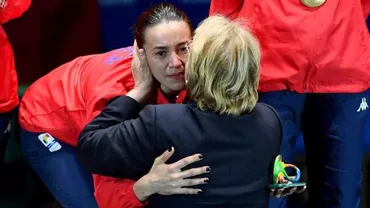 Ana Pascu, vicepreședintele Federației Internaționale de Scrimă și mama lui Alex, basistul Goodbye to Gravity, cea care le-a înmânat medaliile spadasinelor românce la JO de la Rio (FOTO)