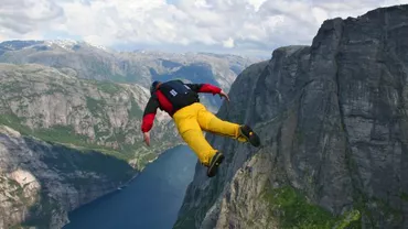 Cinci persoane au decedat în Alpii Francezi într-o serie de accidente în rândul practicanților de sporturi extreme