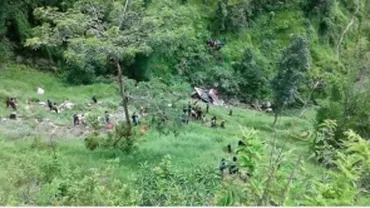 Tragedie rutieră în Nepal. Cel puţin 33 oameni au murit şi alţi 35 au fost răniți într-un accident (VIDEO)