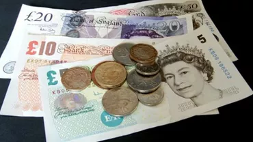 Lira sterlină este în urcare în urma revenirii consumului, prima dată după Brexit