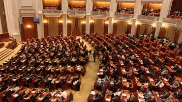 „Ştiu că în primele zile a dormit în gară”. Victor Ponta, din benzinărie în scaunul de deputat. Ce meserii au avut în urmă cu mai mulți ani parlamentarii de astăzi